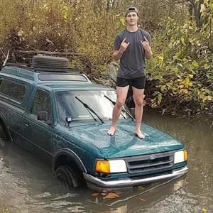 Meet your Posher, Levi